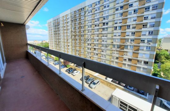 CC343LX Apartamento T3 com Garagem e Varanda para arrendamento na Portela de Sacavém