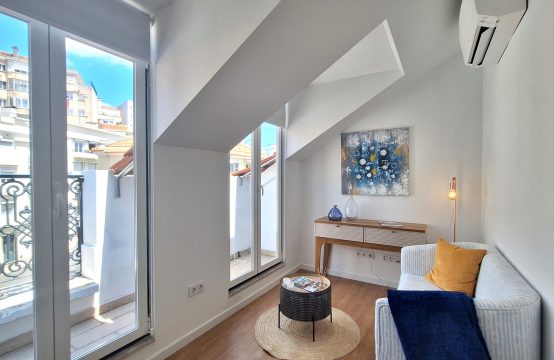 CC423LX Apartamento T2 Mobilado para venda em São Vicente.